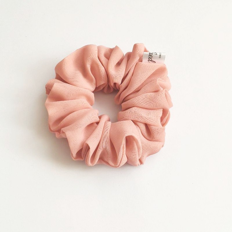 Персиковий шифонивий скранч